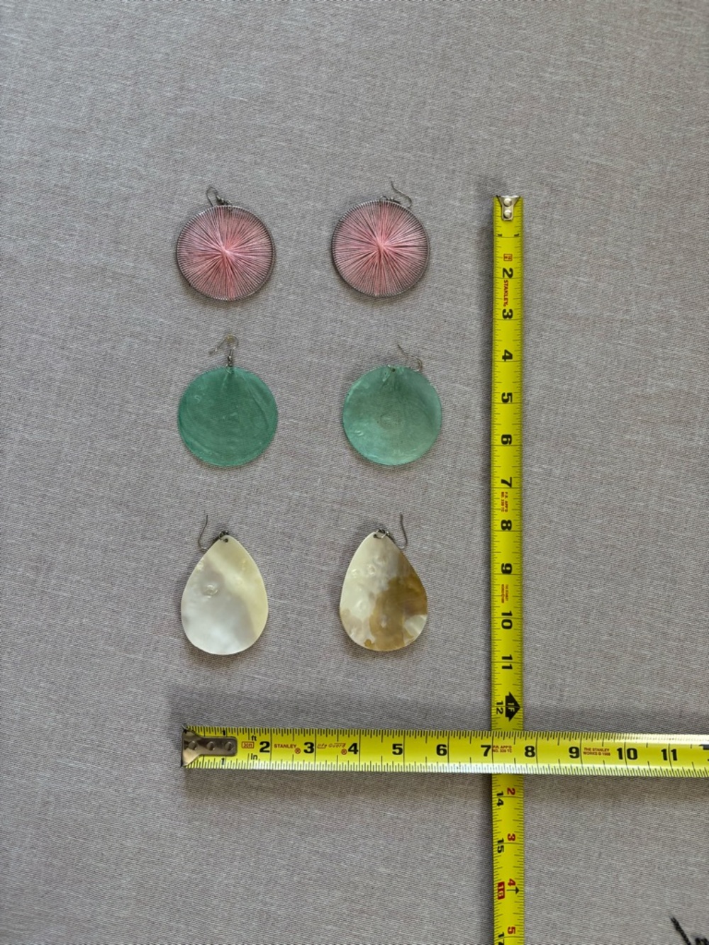 Set of three big colorful chunky earrings. - Picture 5 of 6